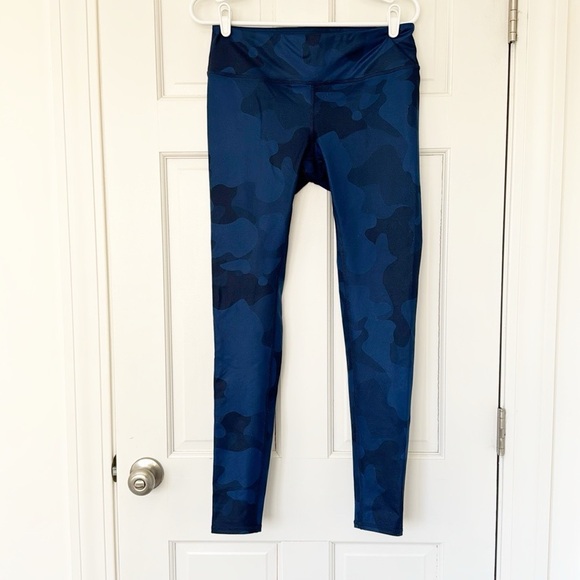ALO Yoga Pants - ALO YOGA leggings size M blue camo